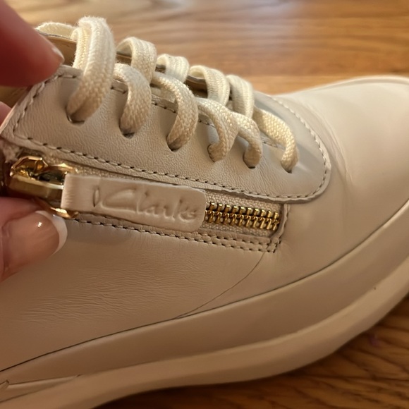 Clark’s white leather zip. Tivoli. SZ. 8 1/2 M. New. No box No tags. - Picture 5 of 10